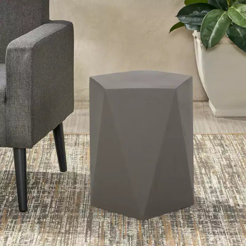 Table d'appoint pentagonale en béton léger moderne