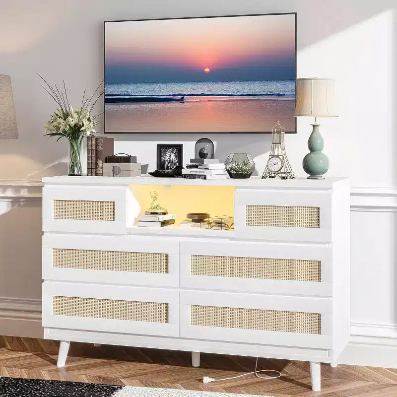 Commode en rotin à 6 tiroirs avec éclairage RGB et ports de chargement, meuble de rangement bohème pour chambre ou salon