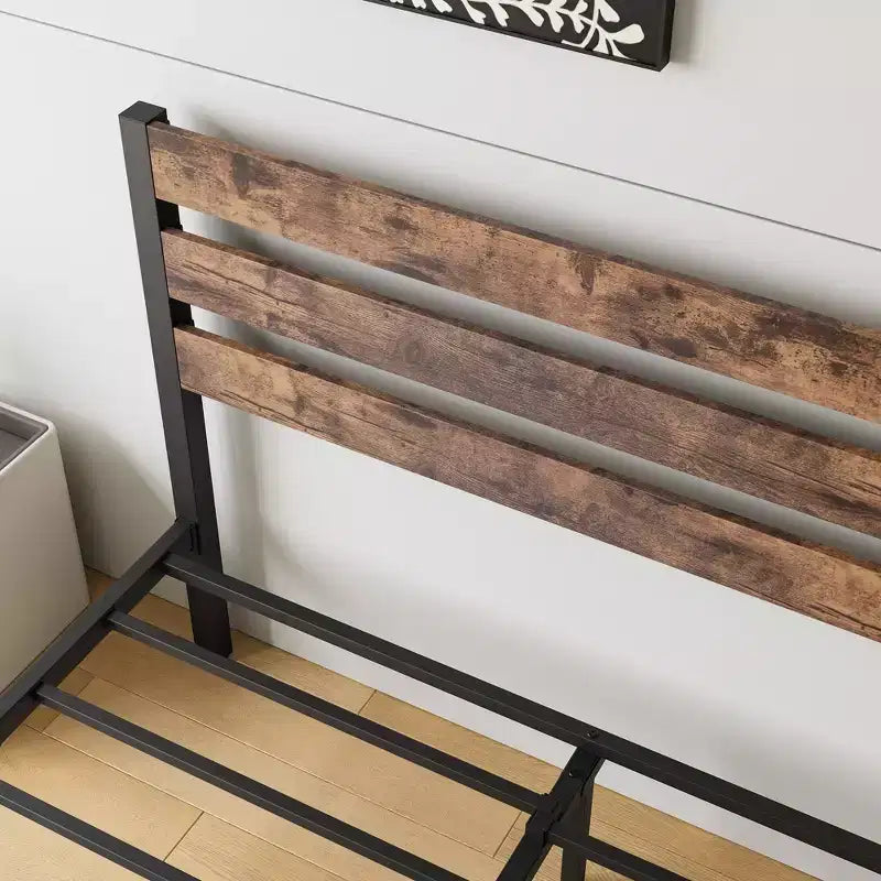 Cadre de lit plateforme en métal moderne avec tête de lit en bois et rangement sous le lit